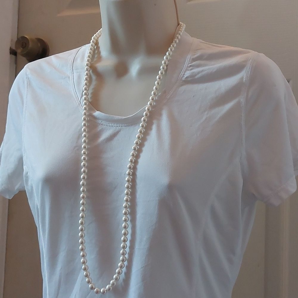 Vintage White Faux Pearl Bead Necklace with Fish Hook Clasp - Picture 2 of 6